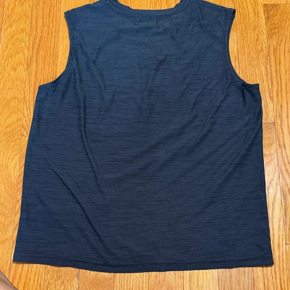Old Navy Navy Sleeveless Tank with Sunset Surf Graphic